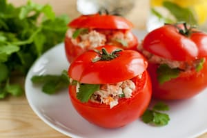 Tomates rellenos con atún