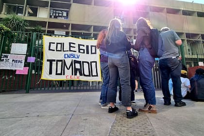 La entrada del Lengüitas esta mañana, donde sigue la toma