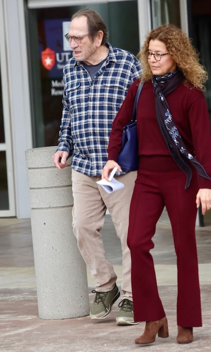 Tommy Lee Jones fue visto en público por primera vez desde el repentino fallecimiento de su hija, Victoria Jone