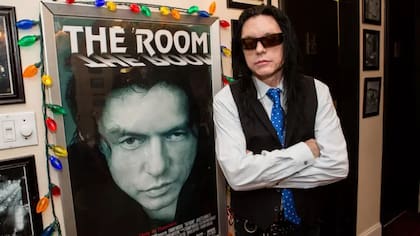 Tommy Wiseau escribió, dirigió y protagonizó "The Room", que todavía se proyecta regularmente