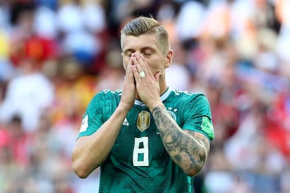 El alemán Toni Kroos lamentando quedar afuera del Mundial