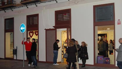 Tonos pastel, cursos y campañas públicas de salud son parte de la oferta de las parafarmacias eróticas