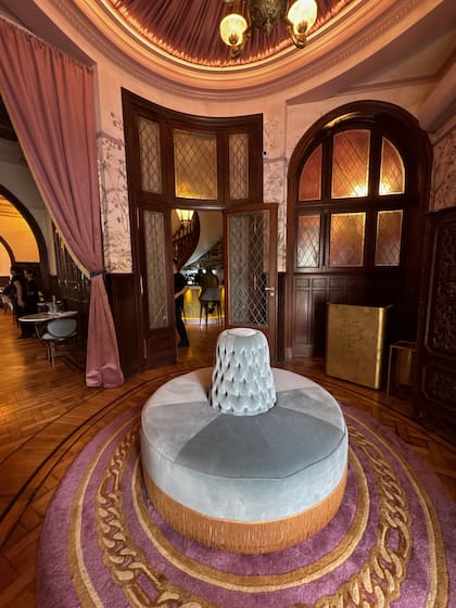 Tonos pastel y pisos de roble de Eslavonia son parte del estilo clásico de la decoración