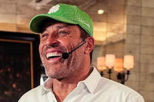 Tony Robbins, experto en crecimiento personal: "Estar enfocado en uno mismo genera sufrimiento; la mente busca lo que está mal"
