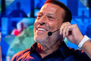 Tony Robbins, experto en crecimiento personal: "Estar enfocado en uno mismo genera sufrimiento; la mente busca lo que está mal"