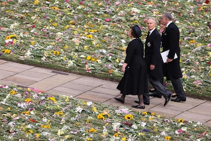 Tony Blair y su esposa Cherie Blair llegan a la Capilla de San Jorge dentro del Castillo de Windsor 