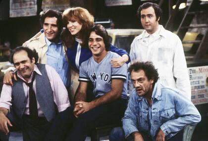 Tony Danza rechazó protagonizar Los guerreros, y en su lugar prefirió hacer la sitcom Taxi