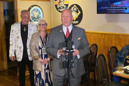 Tony Moreno, exdetective y crítico del progresismo, ganó las primarias republicanas frente a Thomas West