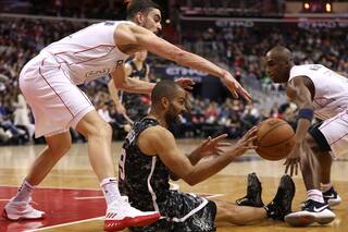 Llegar a los playoffs, una pelea interminable para los Spurs