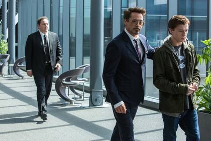 Tony Stark (Robert Downey, Jr.) es aquí el mentor de Peter Parker (Tom Holland)