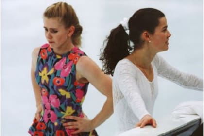 Tonya Harding y Nancy Kerrigan durante una competencia