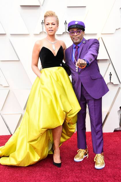 Tonya Lewis Lee y Spike Lee, con zapatillas Nike doradas
