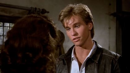 Murió Val Kilmer: diez películas para recordarlo y dónde verlas 52 Top Secret fue el rol debut de Val Kilmer en la década de los 80, marcando el inicio de una carrera llena de éxitos