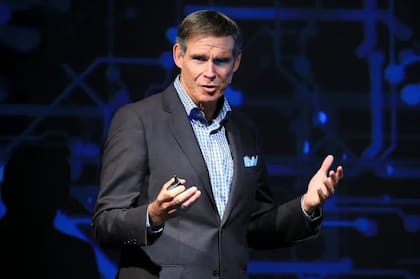 Topol tiene una extensa carrera en el ámbito médico de EE.UU. Su trabajo combina, entre varios campos, la genómica con big data y la inteligencia artificial. En esta foto de 2015, ofrecía una conferencia.
