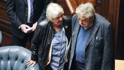 Topolansky y Mujica, ayer, en el Congreso
