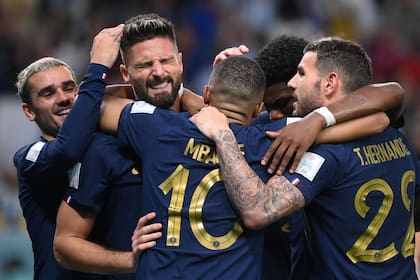 Francia demostró que sueña con el bicampeonato; goleó 4-1 a Australia en la fecha 1 del grupo D