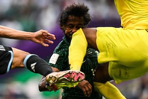 El jugador de Arabia Saudita que chocó con su arquero tiene una fractura de mandíbula y deberá ser operado