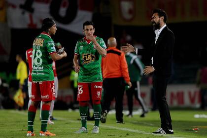 Toranzo intercambia conceptos con el DT Domínguez; una relación de confianza que estuvo cerca del título