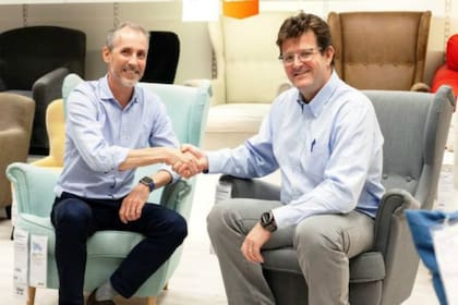 Torbjörn Lööf, el director del grupo Ikea, firmó el acuerdo con Sandro Solari, el director de S.A.C.I. Falabella