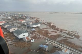 Tormenta arrasa dos pueblos en Alaska y deja más de 1500 desplazados