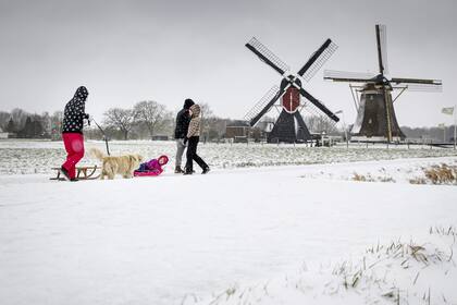Holanda, toda cubierta de nieva por primera vez en diez años