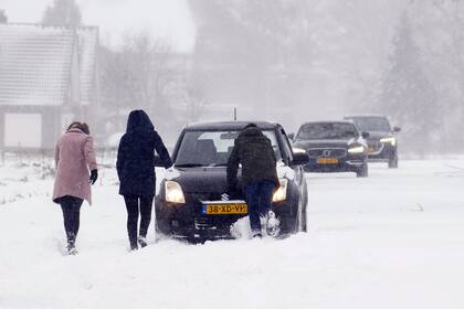 Holanda, toda cubierta de nieva por primera vez en diez añosm