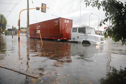 Tormenta en Buenos Aires. Calles inundadas en Avellaneda