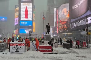 Avanza la tormenta invernal en Nueva York: estado de alerta por la acumulación de nieve y cancelaciones masivas