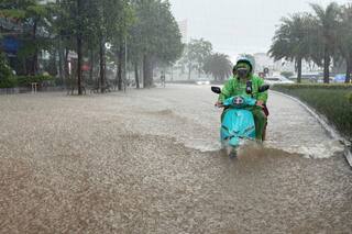 Tormenta tropical deja 3 muertos en Vietnam y lleva fuertes lluvias a partes del sudeste asiático