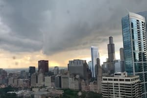 Un tornado tocó tierra cerca de un aeropuerto de Chicago y obligó a cancelar más de 160 vuelos