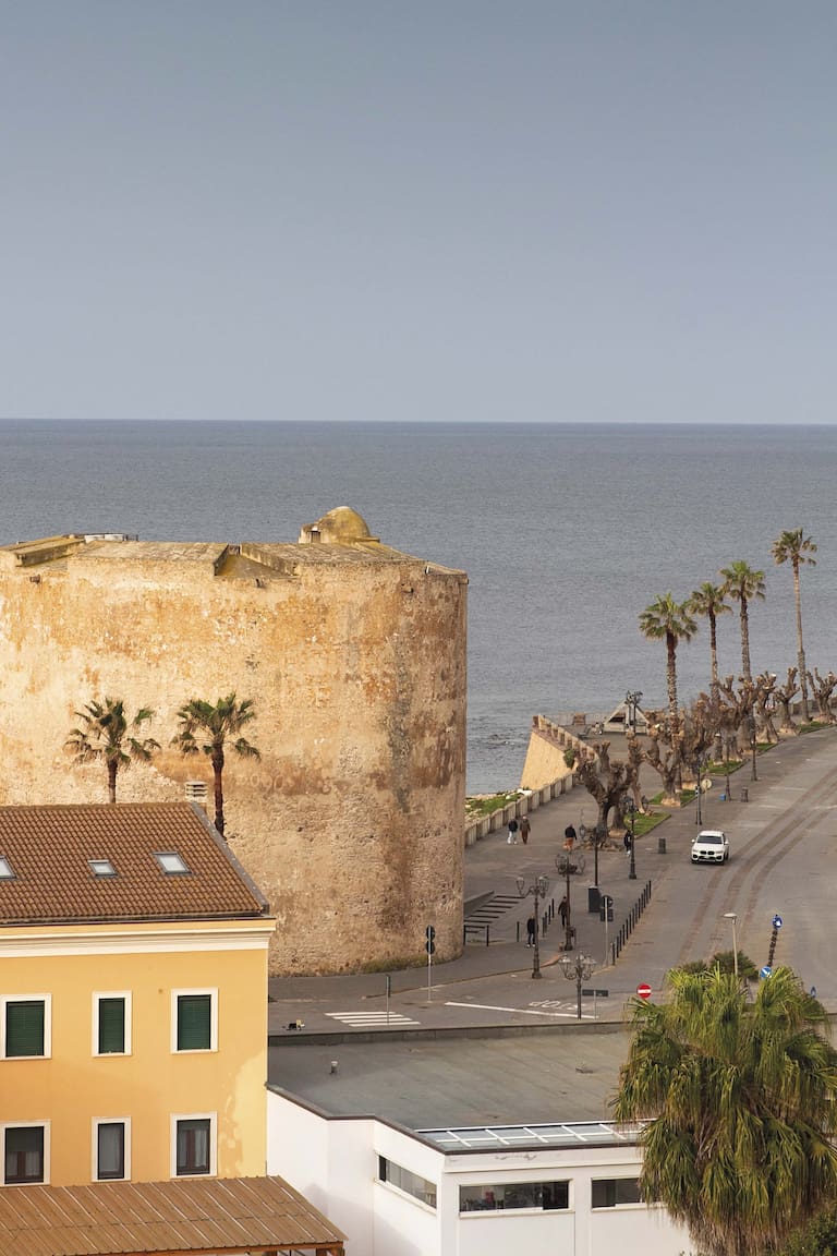 Torre defensiva en el centro de Alghero