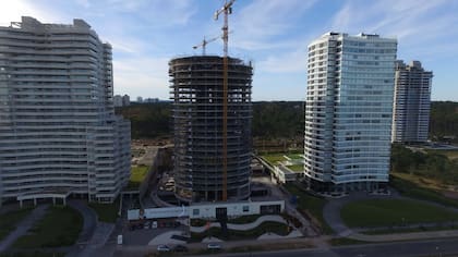 La Torre Trump de Punta del Este sigue en construcción; hoy un llamado anónimo alertó sobre una bomba