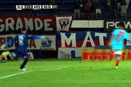 Torrico se equivocó contra Arsenal y a punto estuvo de convertir Carreras