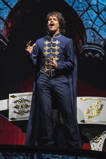 Toti, en su papel de Merlín sobre el escenario.