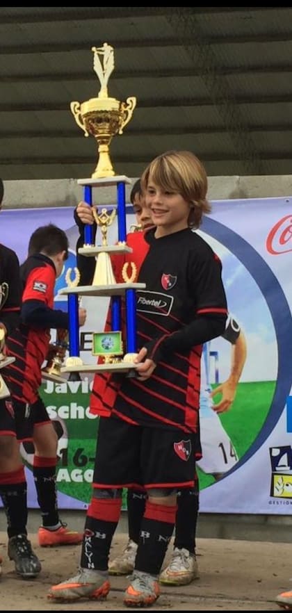 Toto Silvetti, campeón con las infantiles de Newell's
