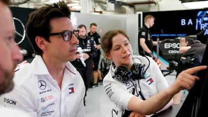 Toto Wolff y Rosie Wait estarán otra vez juntos en el pitwall de Mercedes en la temporada 2023 de la Fórmula 1