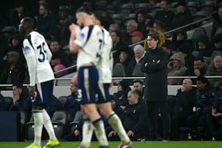 Tottenham perdió, se acerca al descenso y los hinchas cantaron por la vuelta de un DT argentino