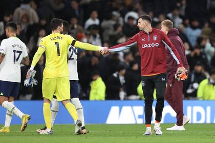 Tottenham y Aston Villa se enfrentaron el primer día del año y los arqueros Hugo Lloris y Dibu Martínez volvieron a cruzarse tras la final de Qatar 2022