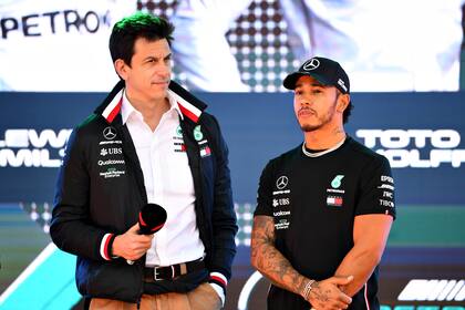 Totto Wolf se mantuvo a favor de la decisión de carrera haciendo referencia en sus palabras a lo sucedido en Abu Dhabi donde Lewis Hamilton perdió el título ante Max Verstappen 