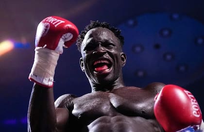 Touba “Bamba” Niang protagonizó uno de los nocauts más impactantes del año