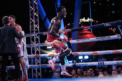 Touba Niang, un show sobre el ring: triunfó ante Donaires