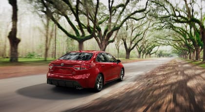 Toyota Corolla tiene un rendimiento de hasta 41 mpg (toyota.com)