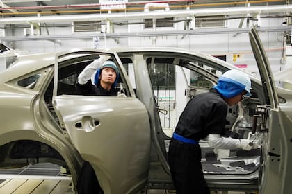 Toyota es la excepción a la crisis que enfrenta las automotrices japoneses y supo beneficiarse de la eliminación de subsidios a los vehículos eléctricos en Estados Unidos bajo la presidencia de Donald Trump