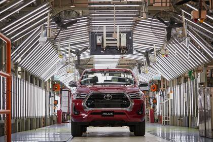 Toyota trabaja en su planta de Zárate a tres turnos