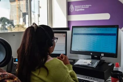 Trabajadora de la Línea 144