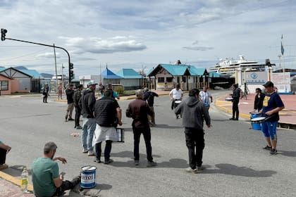Trabajadores de la Dirección Provincial de Puertos protestan contra la intervención del puerto de Ushuaia