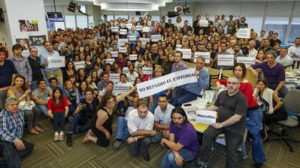 Trabajadores de LA NACION, ayer, en la Redacción