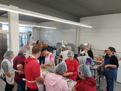 Trabajan todos los días, cobran solo 28.000 pesos y les deben cuatro meses - Image 3