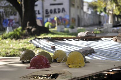 Trabajadores de los Talleres Protegidos de Rehabilitación en Salud Mental, junto a vecinos y organizaciones sociales juntan fondos para reconstruir el taller Nº 19 que funcionaba en el Hospital Borda