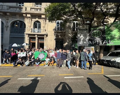 Trabajadores del Inase hicieron un ruidazo tras conocerse el decreto que impacta en el organismo